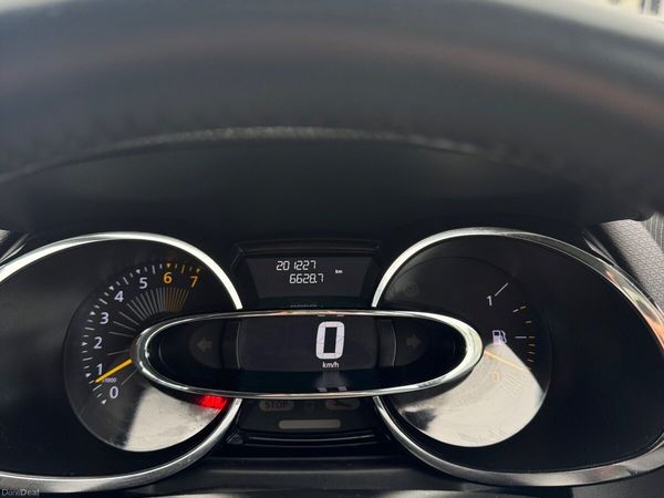 Renault Clio Hatchback, Petrol, 2015, Black