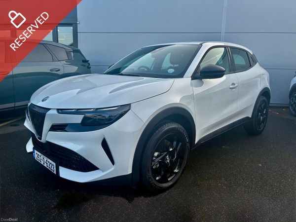 Alfa Romeo Junior Hatchback, Petrol, 2025, White