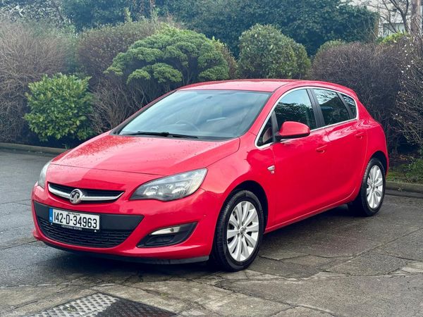 Vauxhall Astra Hatchback, Petrol, 2014, Red