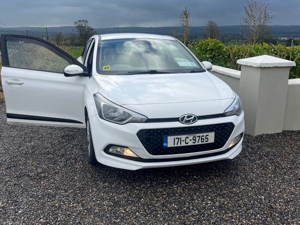 Hyundai i20 Hatchback, Petrol, 2017, White