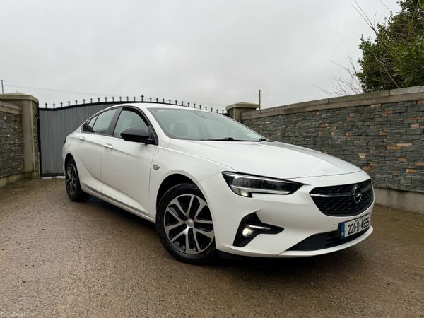 Opel Insignia Hatchback, Diesel, 2022, White
