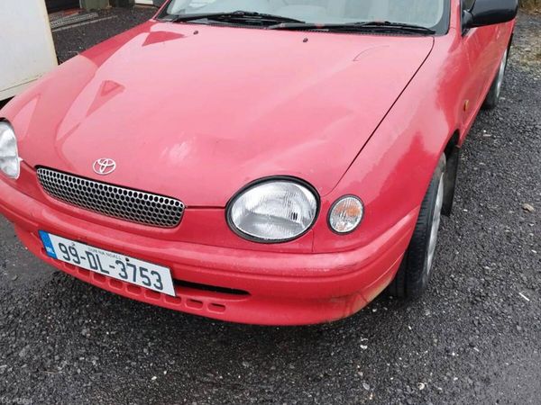 Toyota Corolla Saloon, Petrol, 1999, Red