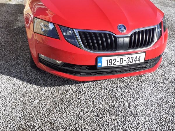 Skoda Octavia Saloon, Diesel, 2019, Red