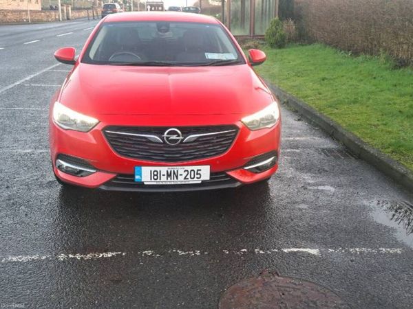 Opel Insignia Hatchback, Diesel, 2018, Red