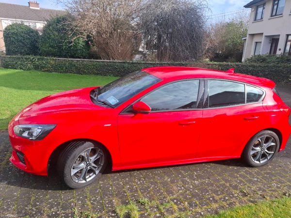 Ford Focus Hatchback, Petrol, 2020, Red