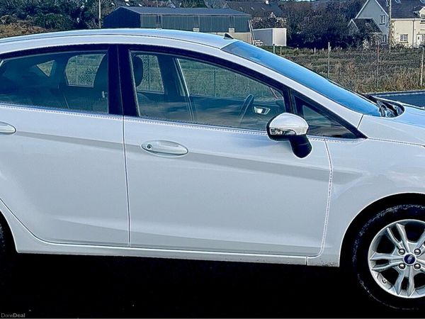 Ford Fiesta Hatchback, Petrol, 2016, White