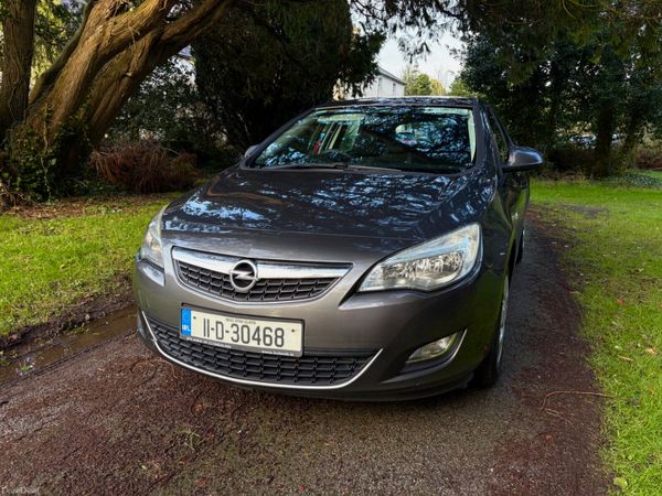 Opel Astra Hatchback, Petrol, 2011, Grey