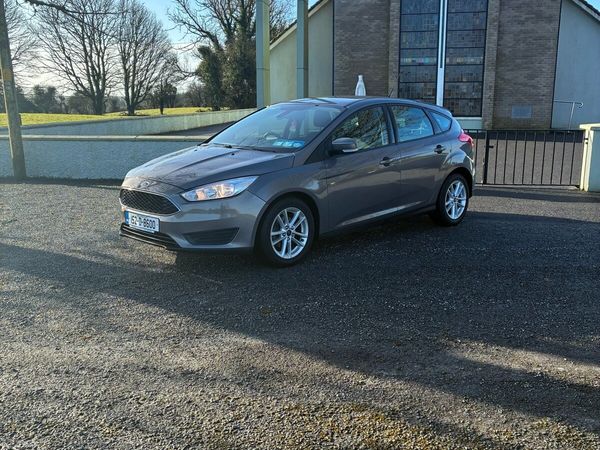 Volkswagen Polo Hatchback, Petrol, 2015, Silver
