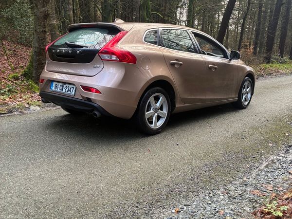 Volvo V40 Hatchback, Diesel, 2016, Bronze