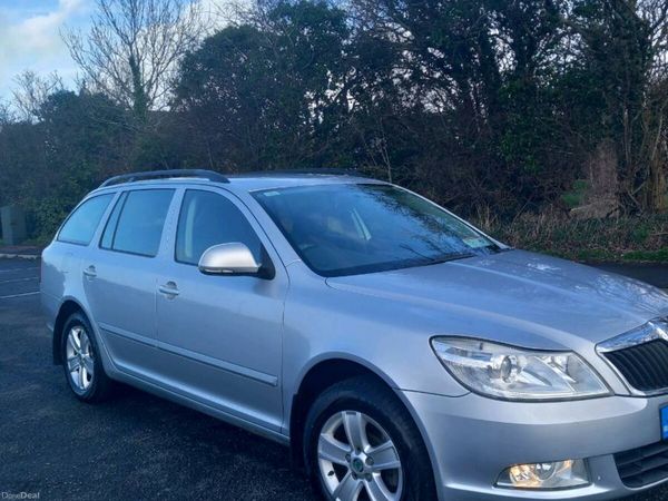 Skoda Octavia Estate, Diesel, 2010, Silver
