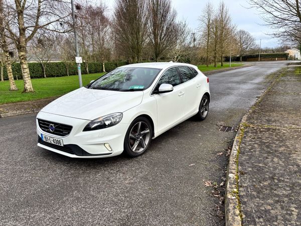 Volvo V40 Hatchback, Diesel, 2015, White