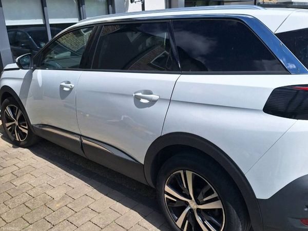 Peugeot 5008 MPV, Petrol, 2020, White