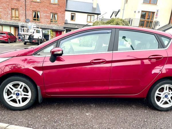 Ford Fiesta Hatchback, Petrol, 2015, Red