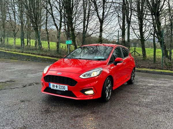 Ford Fiesta Hatchback, Petrol, 2018, Red