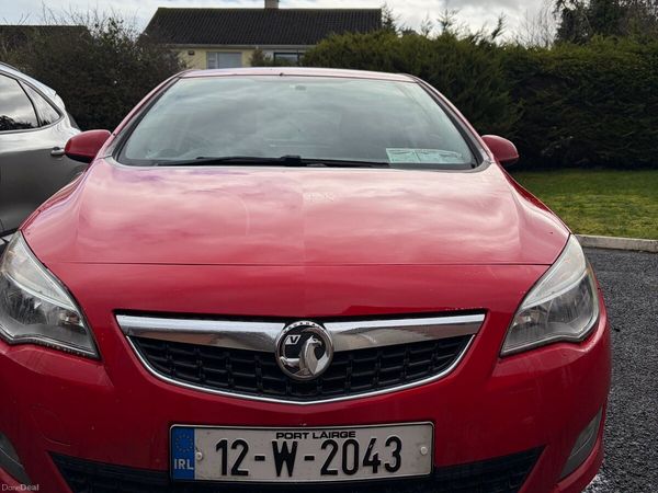 Vauxhall Astra Hatchback, Petrol, 2012, Red