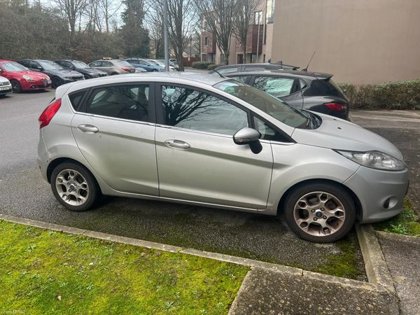 Ford Fiesta Hatchback, Petrol, 2012, Silver