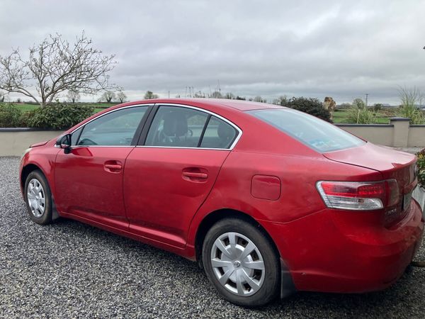 Toyota Avensis Saloon, Diesel, 2010, Red