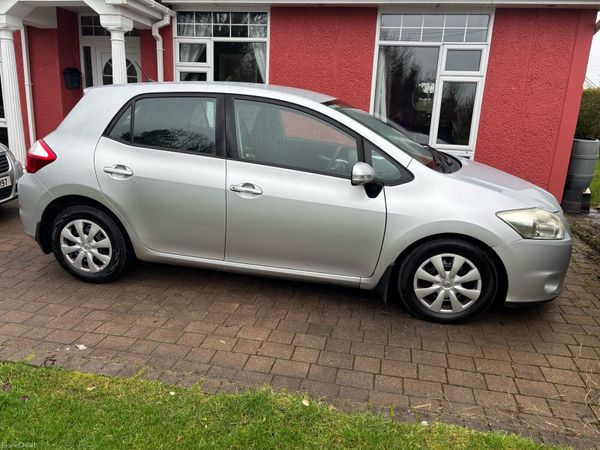 Toyota Auris Hatchback, Diesel, 2010, Silver