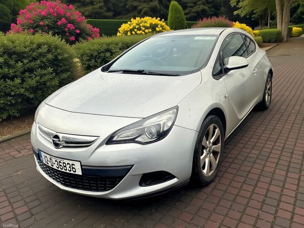 Opel Astra Hatchback, Petrol, 2012, Silver