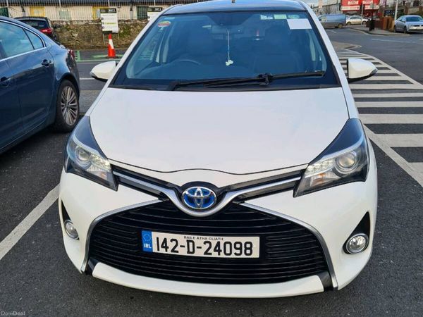 Toyota Yaris Hatchback, Petrol Hybrid, 2014, White