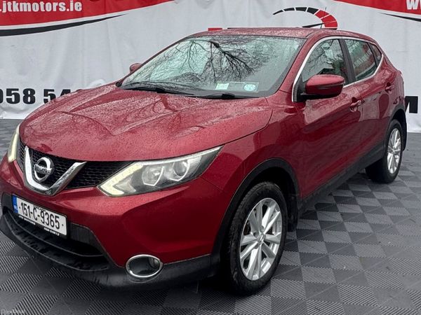 Nissan Qashqai Hatchback, Diesel, 2015, Red