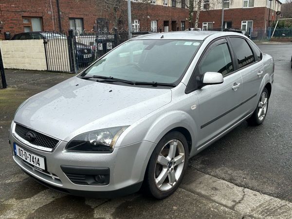Ford Focus Saloon, Petrol, 2007, Silver