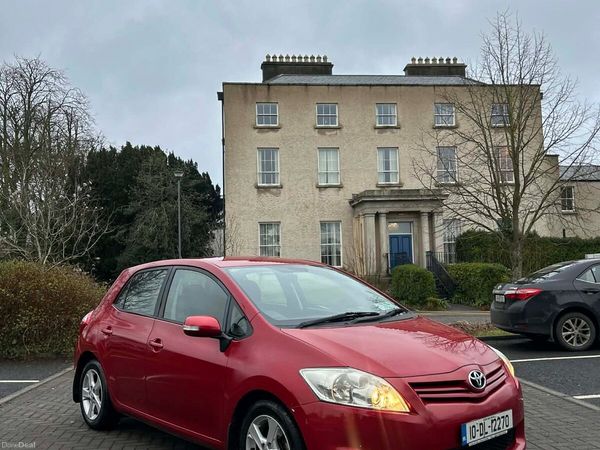 Toyota Auris Hatchback, Diesel, 2010, Red