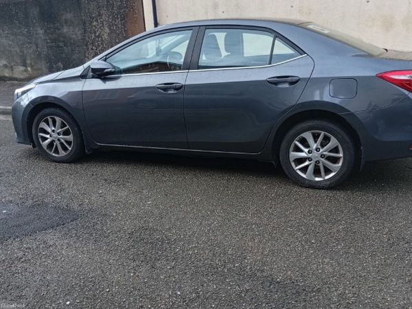 Toyota Corolla Saloon, Diesel, 2017, Grey