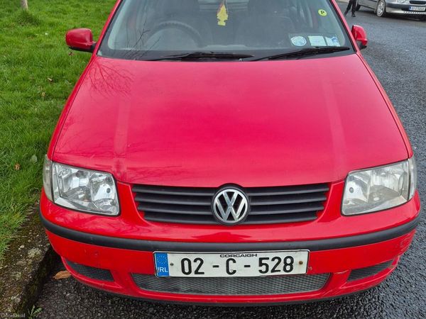 Volkswagen Polo Hatchback, Petrol, 2002, Red
