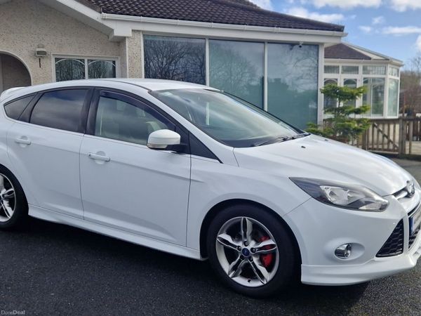 Ford Focus Hatchback, Diesel, 2014, White