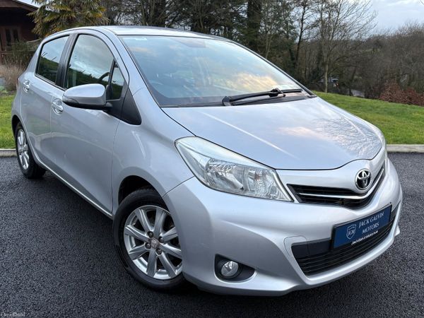 Toyota Yaris Hatchback, Petrol, 2014, Silver