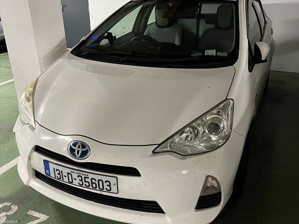 Toyota Aqua Hatchback, Petrol Hybrid, 2013, White