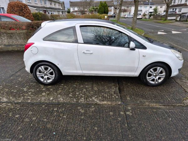 Opel Corsa Hatchback, Petrol, 2011, White