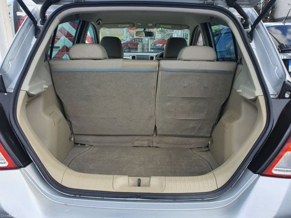 Nissan Tiida Hatchback, Petrol, 2011, Silver