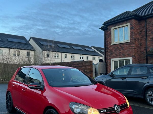 Volkswagen Golf Hatchback, Petrol, 2010, Red