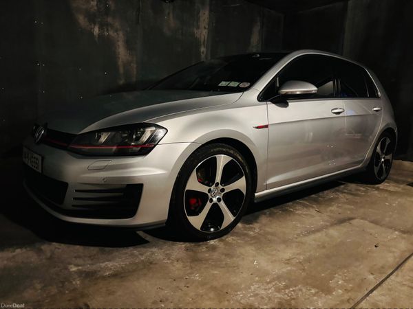 Volkswagen Golf Hatchback, Petrol, 2014, Silver