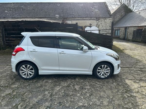 Suzuki Swift Hatchback, Petrol, 2015, White