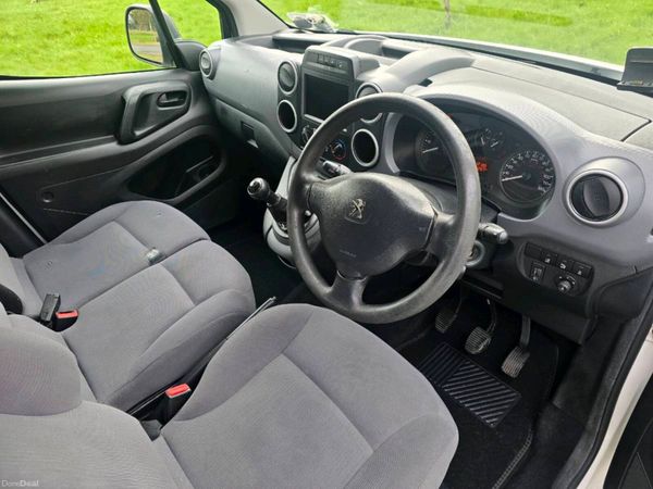 Volkswagen Passat Estate, Petrol, 2019, Blue