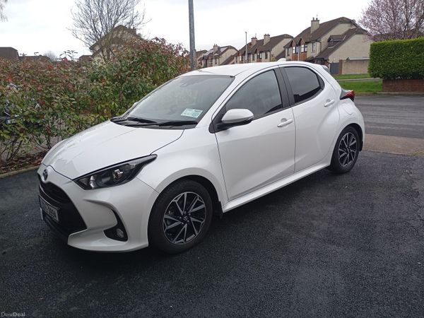 Toyota Yaris Hatchback, Petrol Hybrid, 2022, White