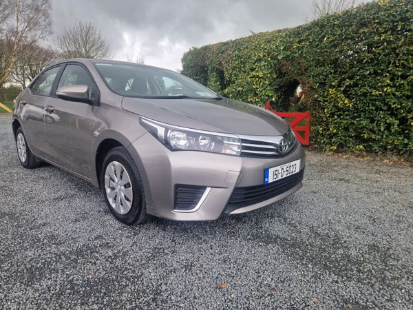 Toyota Corolla Saloon, Petrol, 2015, Bronze