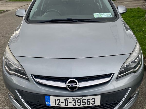 Opel Astra MPV, Petrol, 2012, Silver
