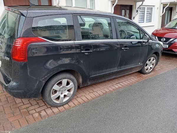 Peugeot 5008 MPV, Diesel, 2011, Black
