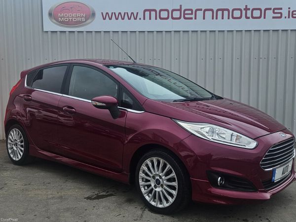 Ford Fiesta Hatchback, Petrol, 2015, Red