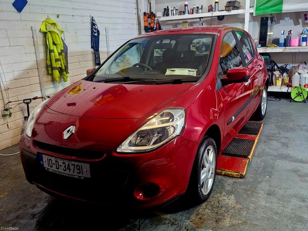 Renault Clio Hatchback, Ethanol Petrol, 2010, Red