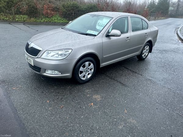 Skoda Octavia Saloon, Petrol, 2010, Beige