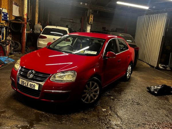 Volkswagen Jetta Saloon, Diesel, 2009, Red