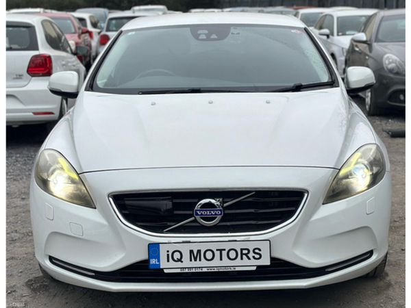 Volvo V40 Hatchback, Petrol, 2014, White