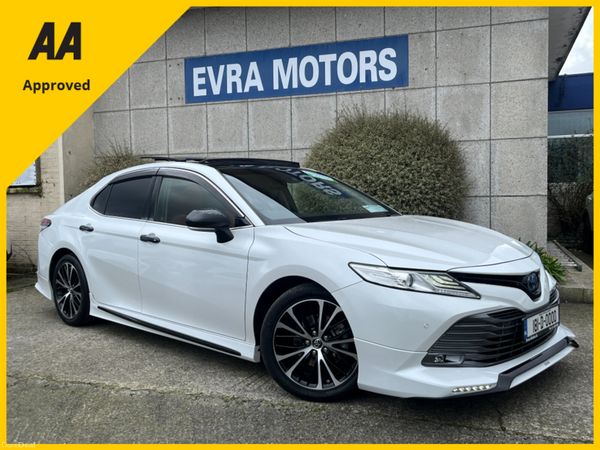 Toyota Camry Saloon, Petrol Hybrid, 2018, White