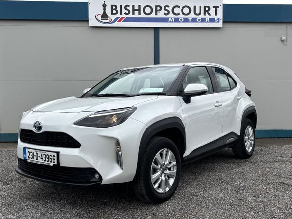 Toyota Yaris Cross Hatchback, Petrol Hybrid, 2023, White
