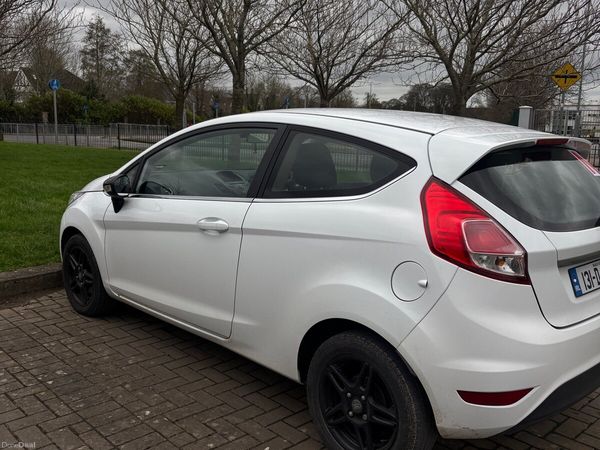 Ford Fiesta Hatchback, Petrol, 2013, White